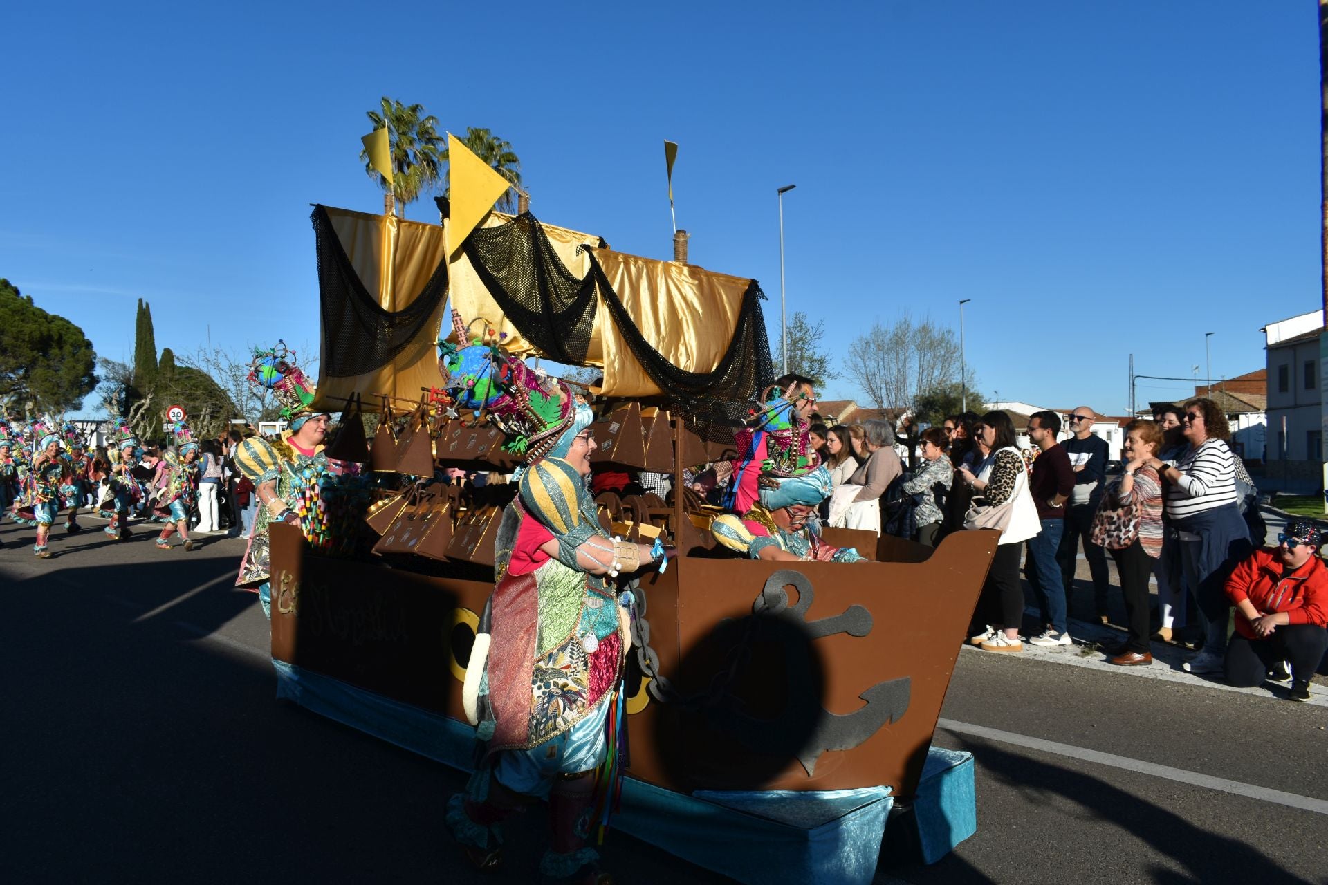 Fotos: 18 comparsas hicieron vibrar en la VI Convivencia Carnavalera de Miajadas