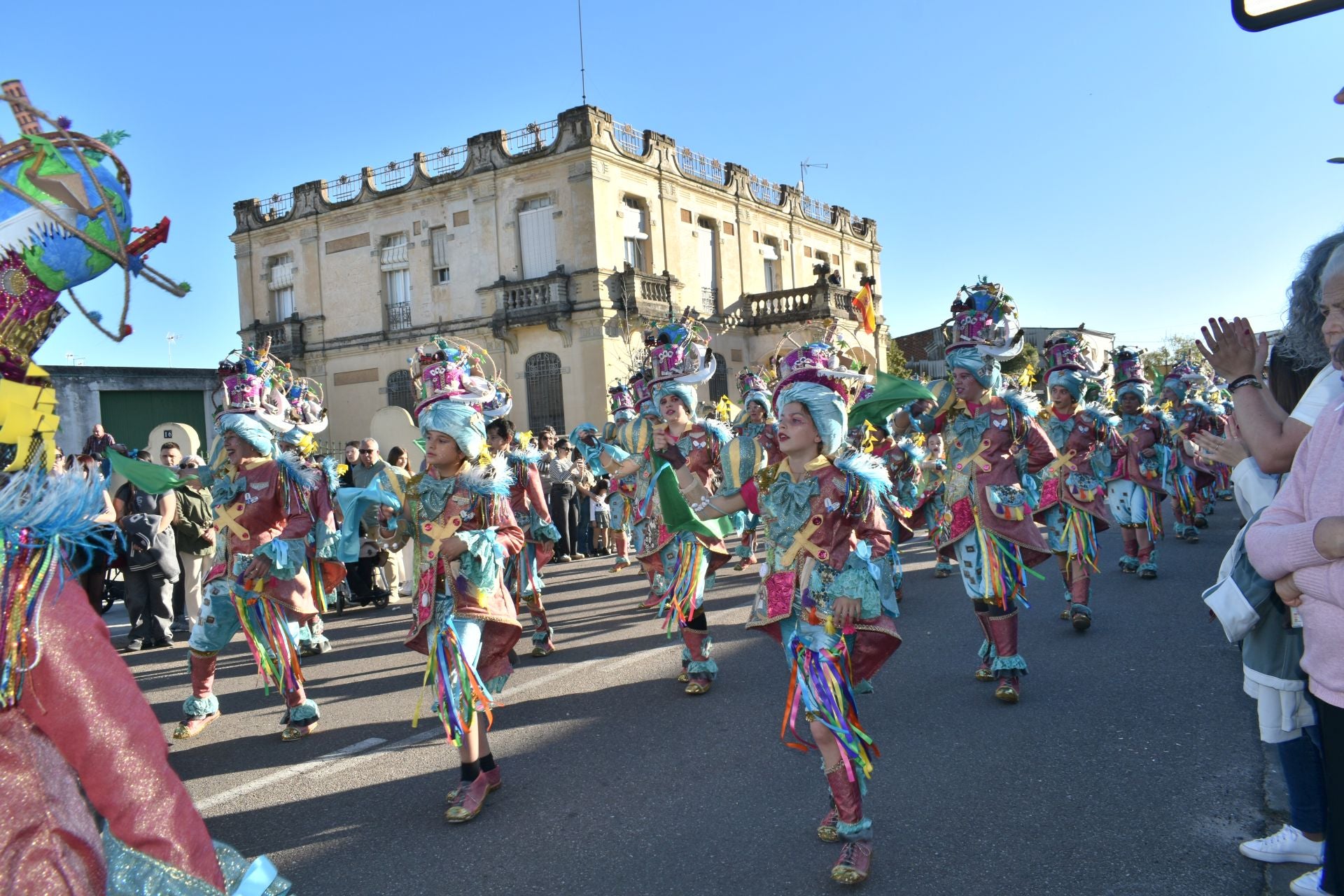 Fotos: 18 comparsas hicieron vibrar en la VI Convivencia Carnavalera de Miajadas
