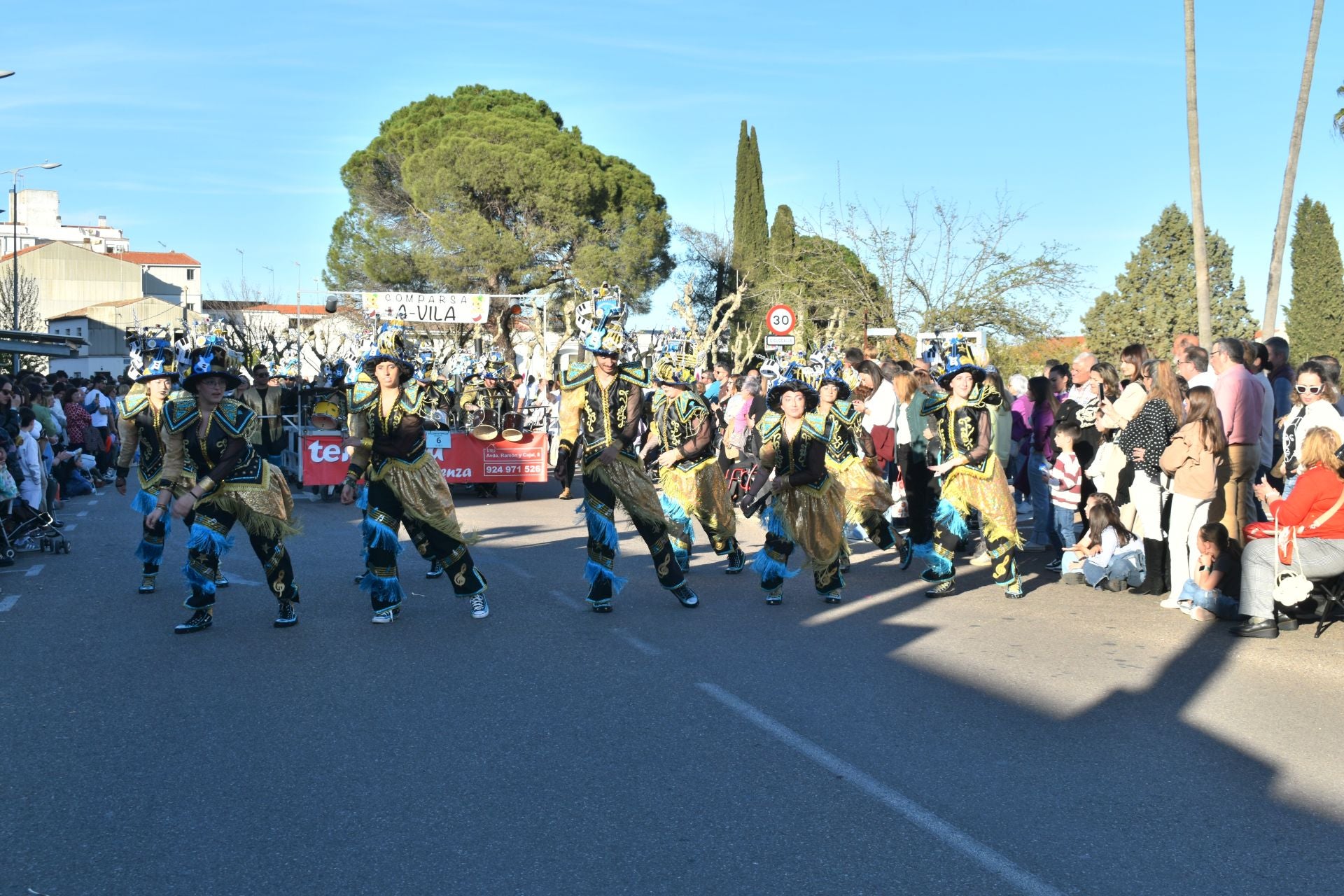 Fotos: 18 comparsas hicieron vibrar en la VI Convivencia Carnavalera de Miajadas