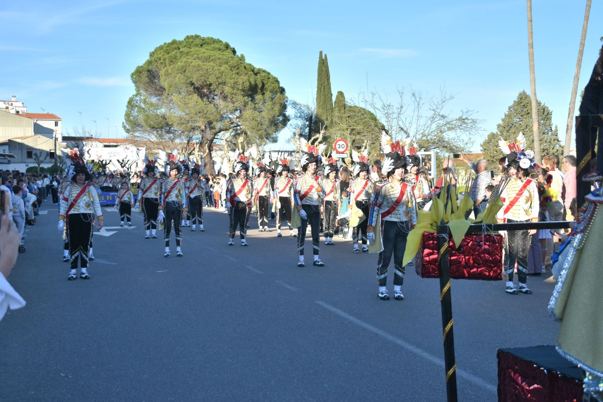 Fotos: 18 comparsas hicieron vibrar en la VI Convivencia Carnavalera de Miajadas