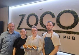 12 establecimientos hosteleros ofrecieron delicias gastronómicas en la II Ruta de la Croqueta de Miajadas. Bar Alambique ofreció su 'Croqueta de bacalao al ajoarriero con salsa de pimientos de piquillo', Café Bar 120 realizó su receta 'Croqueta de torreznos', Café Bar Ágora denominó su creación 'Croqueta de carne de kebab y salsa de yogurt', mientras que Café Bar Santiago hizo para sus clientes 'Croqueta de brócoli y jamón'. Finca la Desa creó la 'Croqueta de sopa de tomate e higo', Hostelería La Palmera de Miajadas permitió degustar 'Croqueta de rabo de toro y manzana en dos texturas', Hotel Restaurante El Cortijo elaboró 'Croqueta de cerdo ibérico de bellota deshuesado y confitado a baja temperatura con cebolla morada caramelizada' y Hotel Triana hizo la receta de 'Croqueta de boletus pinophilus'. Por su parte, el bar Kv Tío presentó 'Croqueta de cordero', Restaurante El Valenciano deslumbró con 'Croqueta de mejillones con cebolla, pimientos y mahonesa de escabeche' y Zoco destacó por su creación de 'Croqueta de queso azul con cebolla caramelizada acompañada de crema de frambuesa'. Como guinda, un postre de croqueta ofrecido por El Jardín de la Galleta, con su 'Croqueta de frutos secos y mix de galletas'