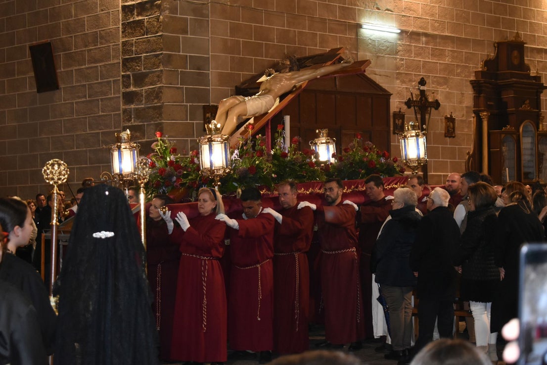 Fotos: El 'Cristo de la Piedad', 'La Piedad', el 'Santo Sepulcro' y la 'Virgen de los Dolores' procesionaron en el templo