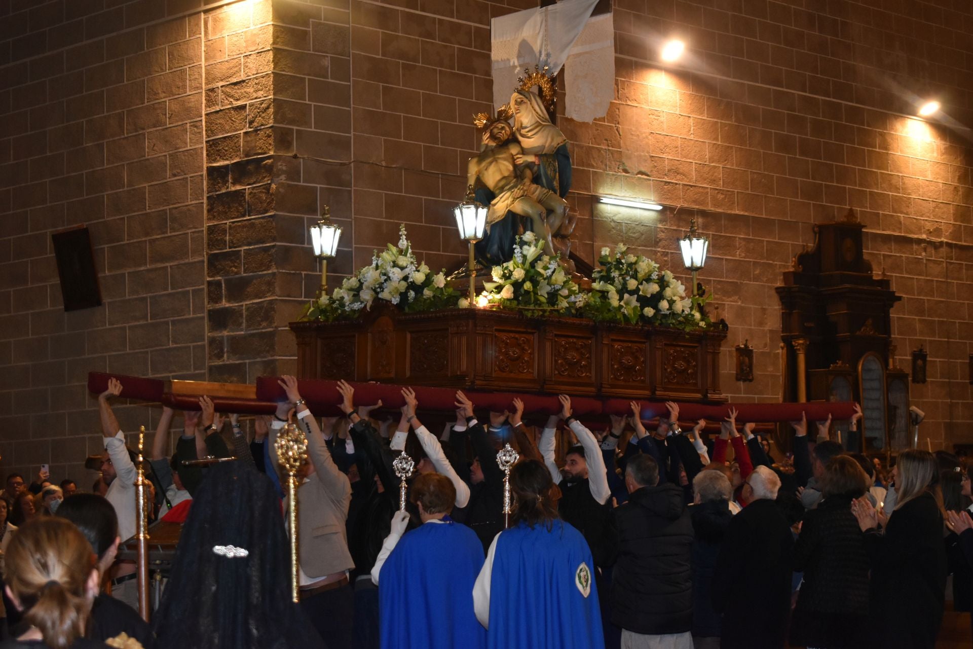 Fotos: El 'Cristo de la Piedad', 'La Piedad', el 'Santo Sepulcro' y la 'Virgen de los Dolores' procesionaron en el templo
