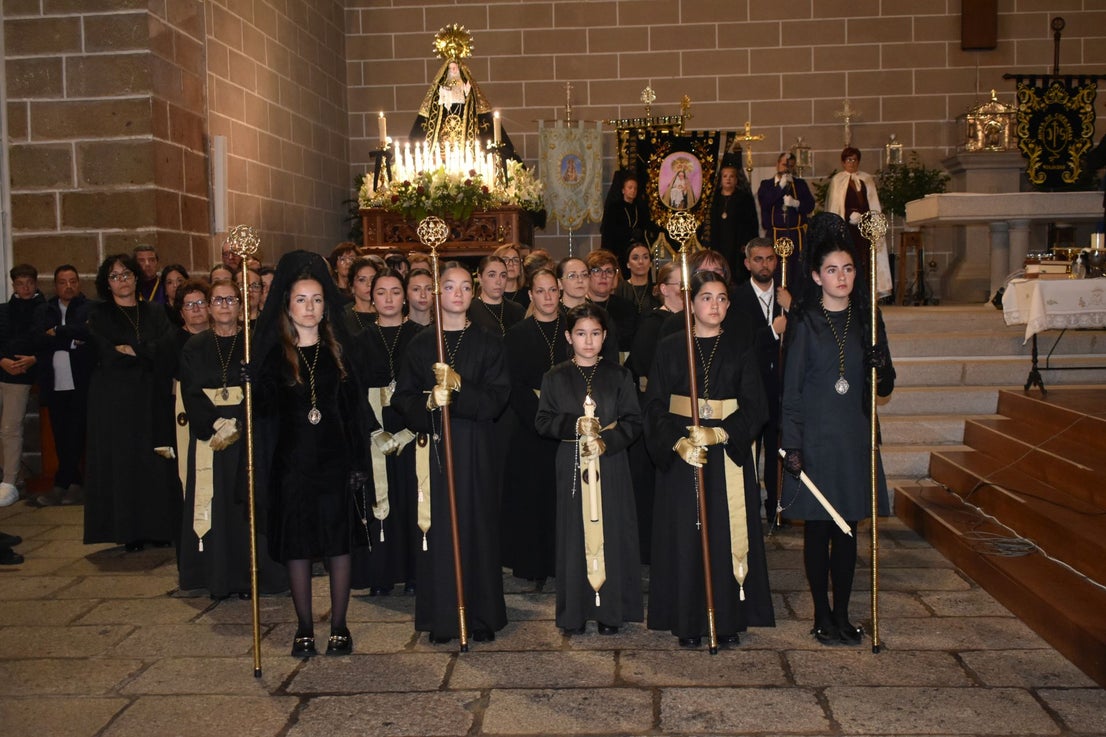 Fotos: El 'Cristo de la Piedad', 'La Piedad', el 'Santo Sepulcro' y la 'Virgen de los Dolores' procesionaron en el templo
