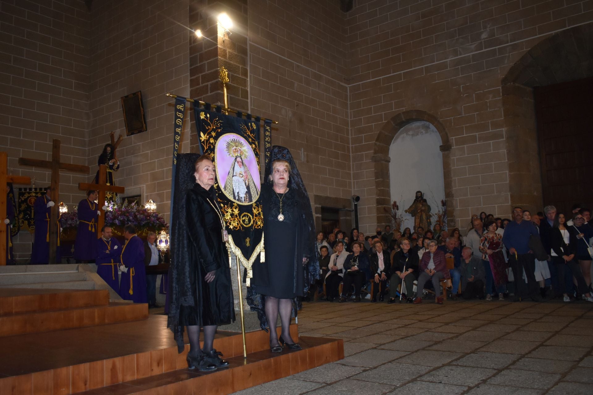 Fotos: El 'Cristo de la Piedad', 'La Piedad', el 'Santo Sepulcro' y la 'Virgen de los Dolores' procesionaron en el templo