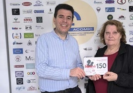 Mari Tejero es la ganadora del cheque de 150 euros de la campaña por el Día de la madre de Acomic.