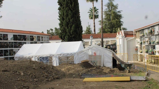 Se presentan los trabajos de exhumación de víctimas del franquismo en el Cementerio de Miajadas en dos jornadas