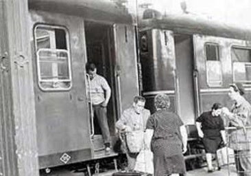Llegada a la estación de Atocha, en Madrid, de un tren procedente de Extremadura, en julio de 1969.