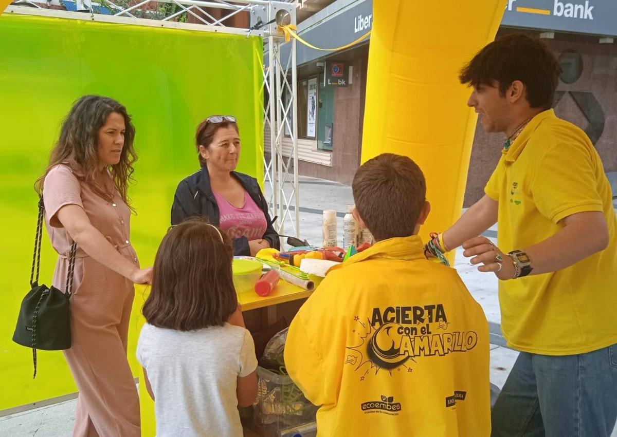 Imagen secundaria 1 - Llega a Miajadas la campaña &#039;Acierta con el Amarillo&#039;