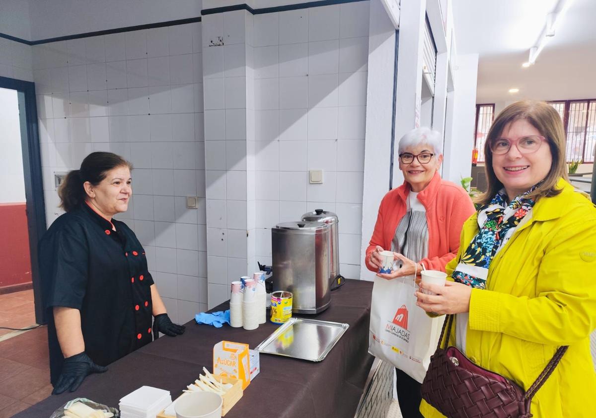 Imagen principal - Reabre el Mercado de Abastos de Miajadas