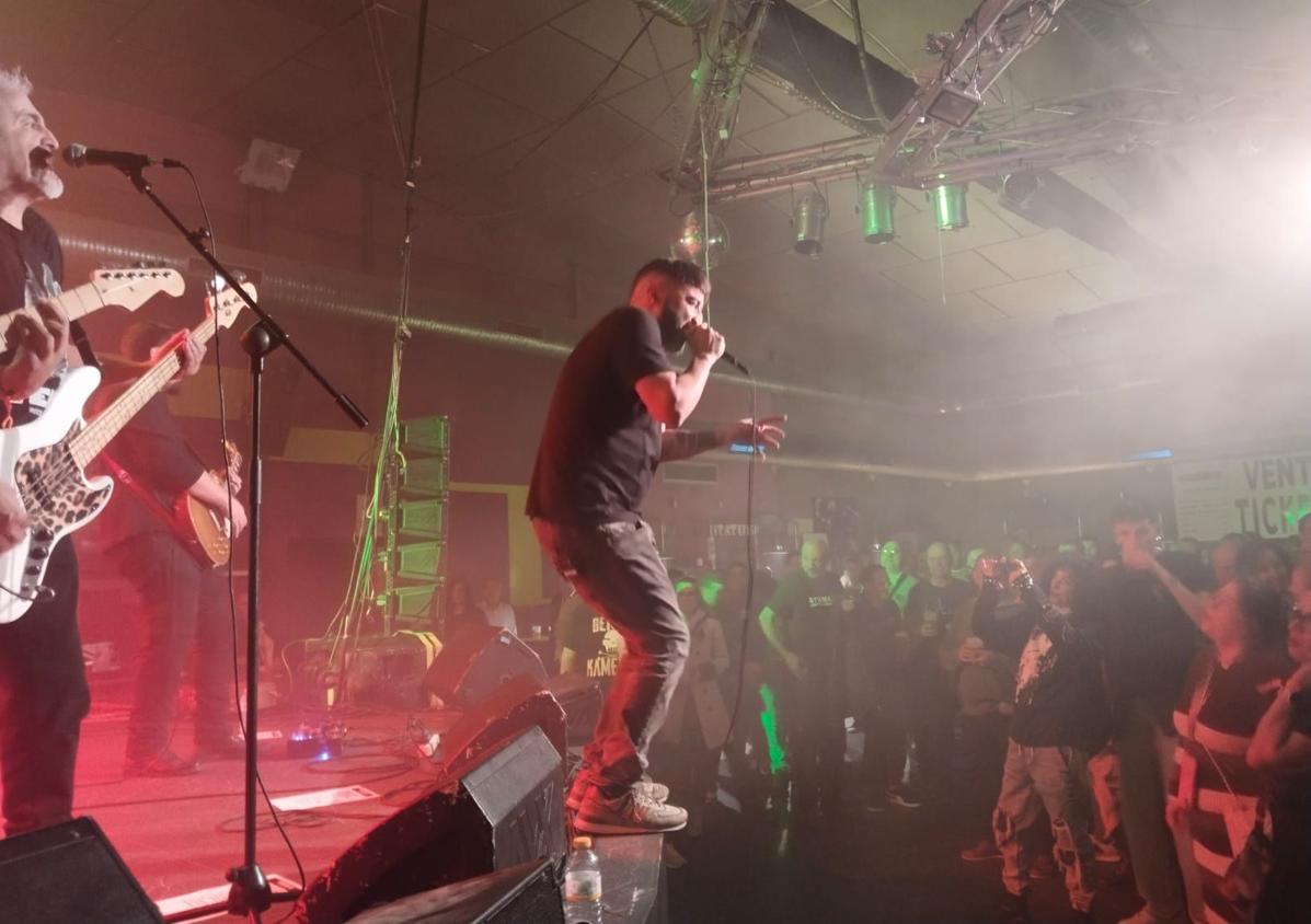 Imagen secundaria 1 - El rock más urbano se dio cita en Miajadas durante el Memory Fest