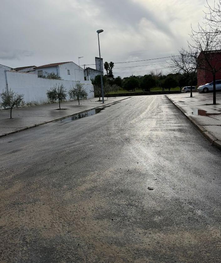 Imagen secundaria 2 - Finaliza el asfaltado de un nuevo tramo de la Ronda del Sol