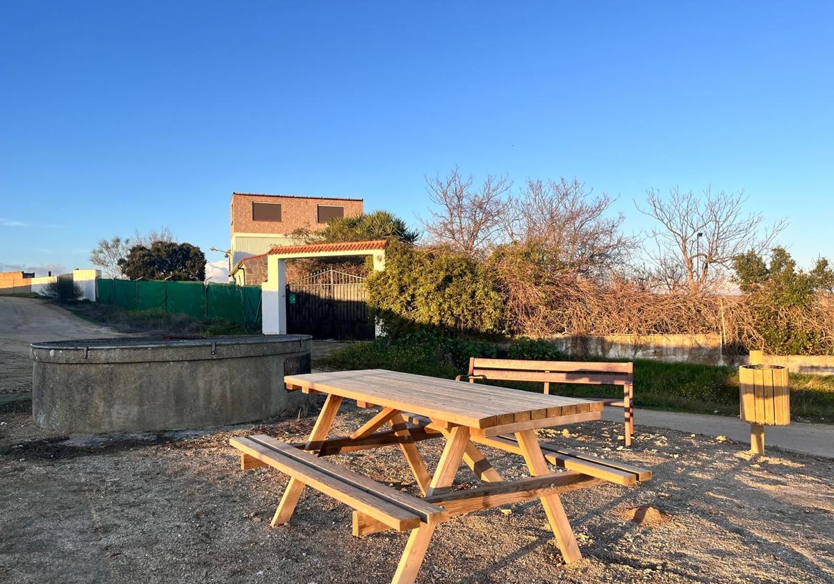 Imagen principal - Nueva zona de descanso en el Camino del Pozo de la República