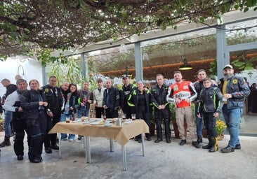 Alrededor de un centenar de moteros disfrutaron con las Migas Kojoneras