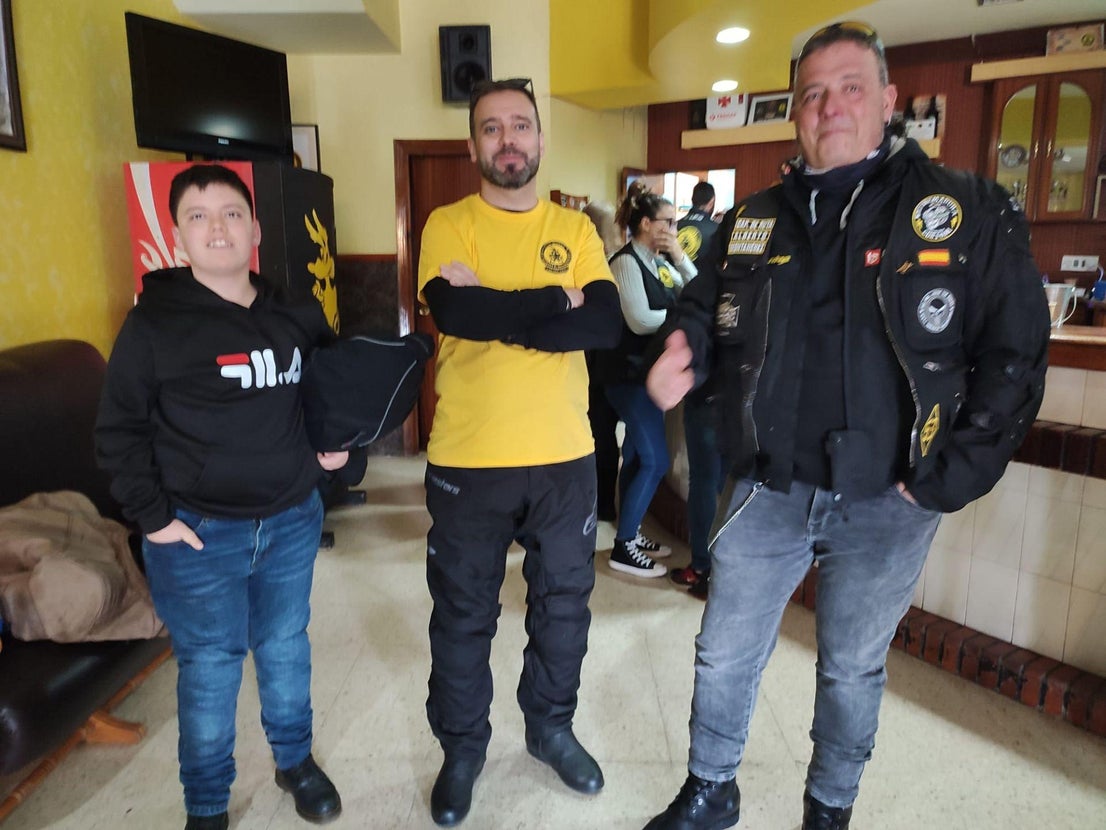 Alrededor de un centenar de moteros disfrutaron con las Migas Kojoneras