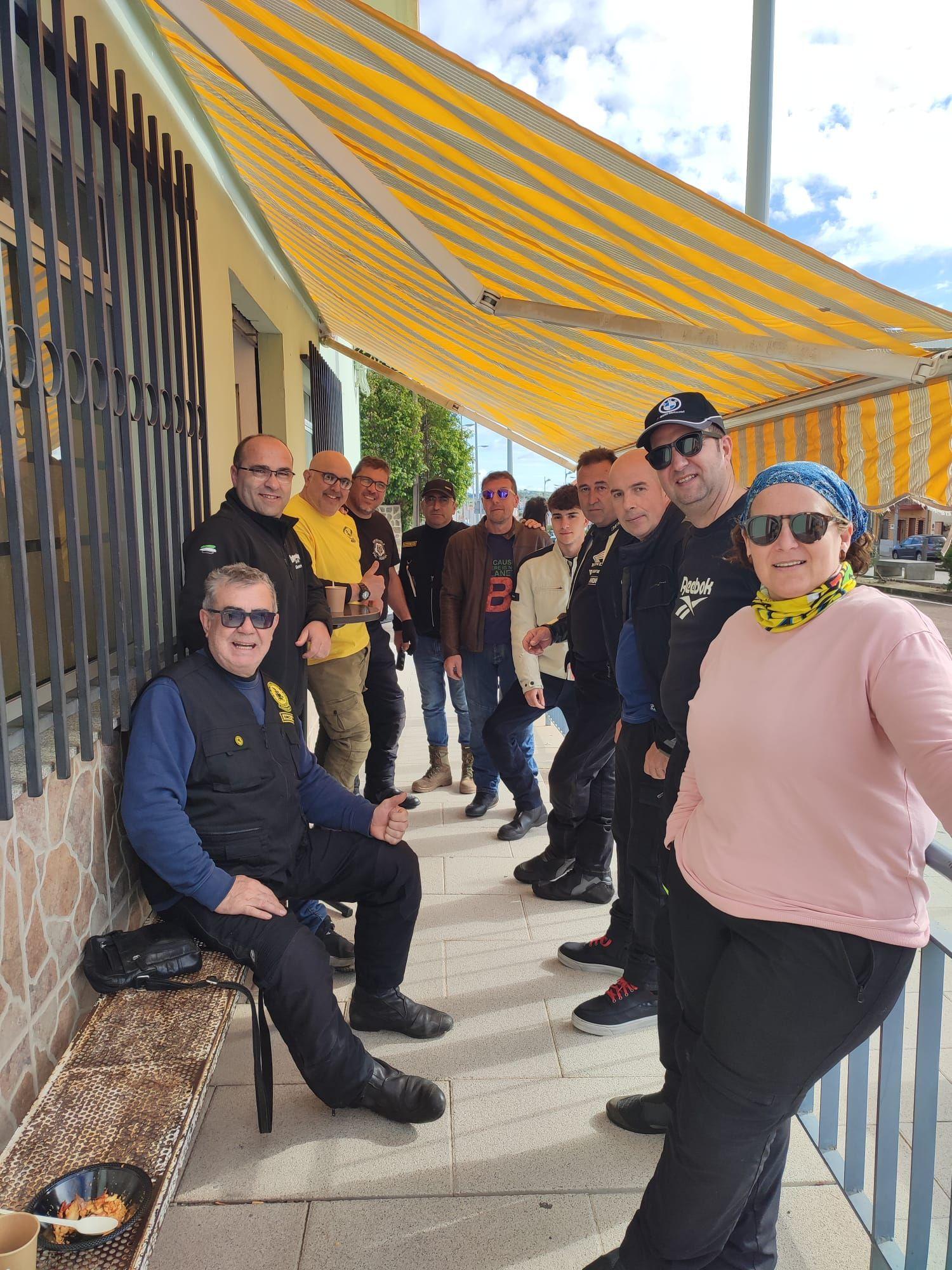 Alrededor de un centenar de moteros disfrutaron con las Migas Kojoneras