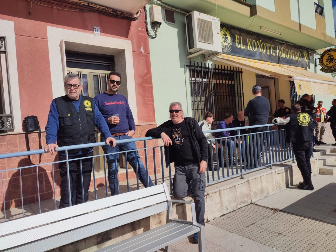 Alrededor de un centenar de moteros disfrutaron con las Migas Kojoneras
