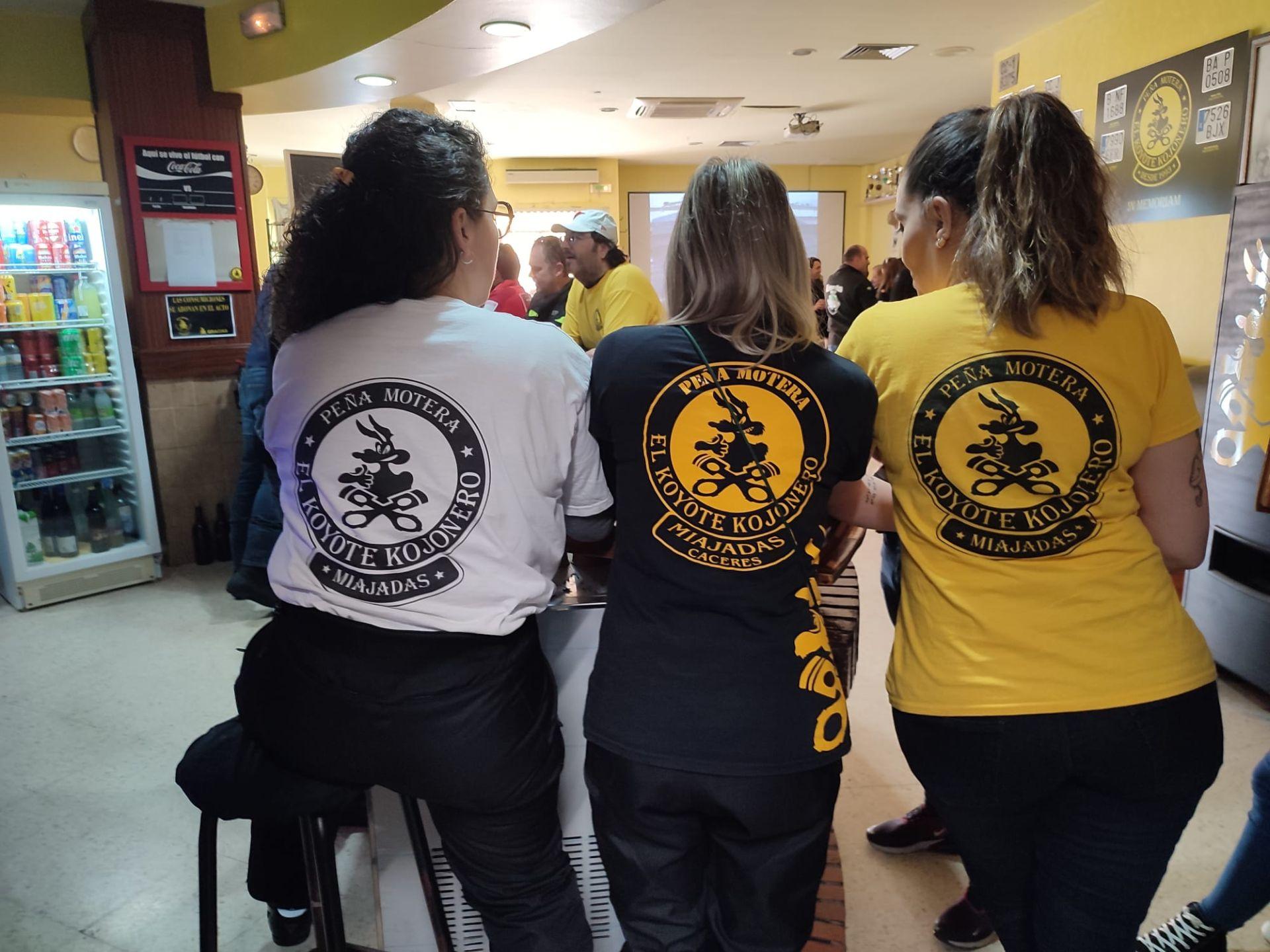 Alrededor de un centenar de moteros disfrutaron con las Migas Kojoneras