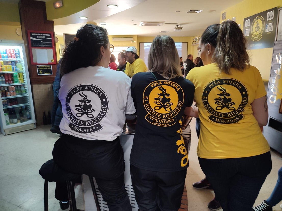 Alrededor de un centenar de moteros disfrutaron con las Migas Kojoneras