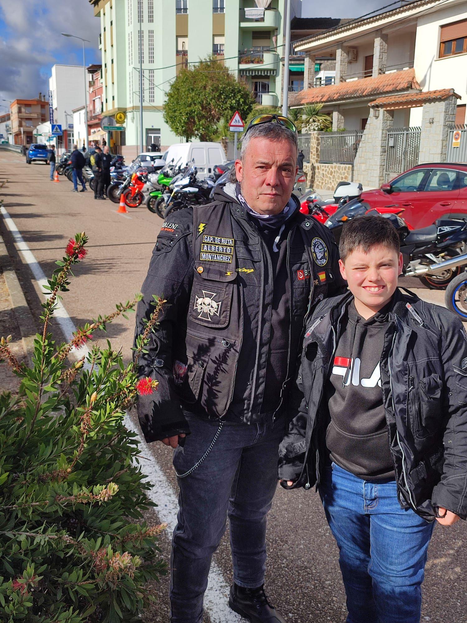 Alrededor de un centenar de moteros disfrutaron con las Migas Kojoneras