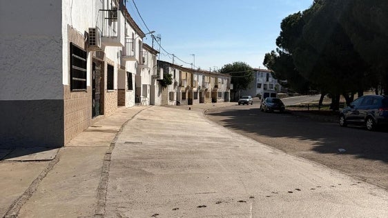 Casar de Miajadas renueva sus acerados dentro del plan municipal para mejorar la accesibilidad y seguridad vial