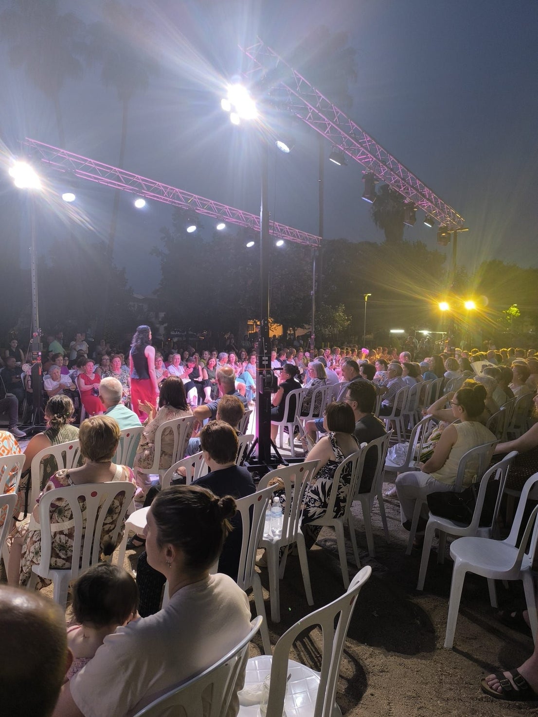 Miajadas brilla en el desfile benéfico 'ConócELA'