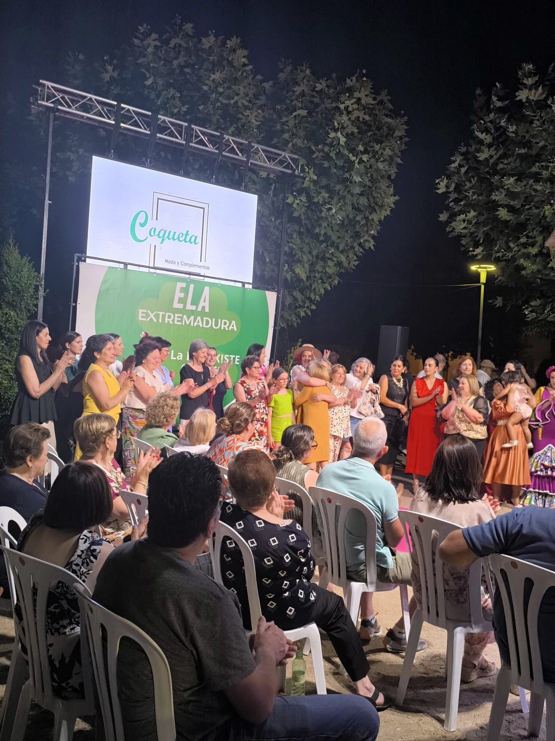 Miajadas brilla en el desfile benéfico 'ConócELA'