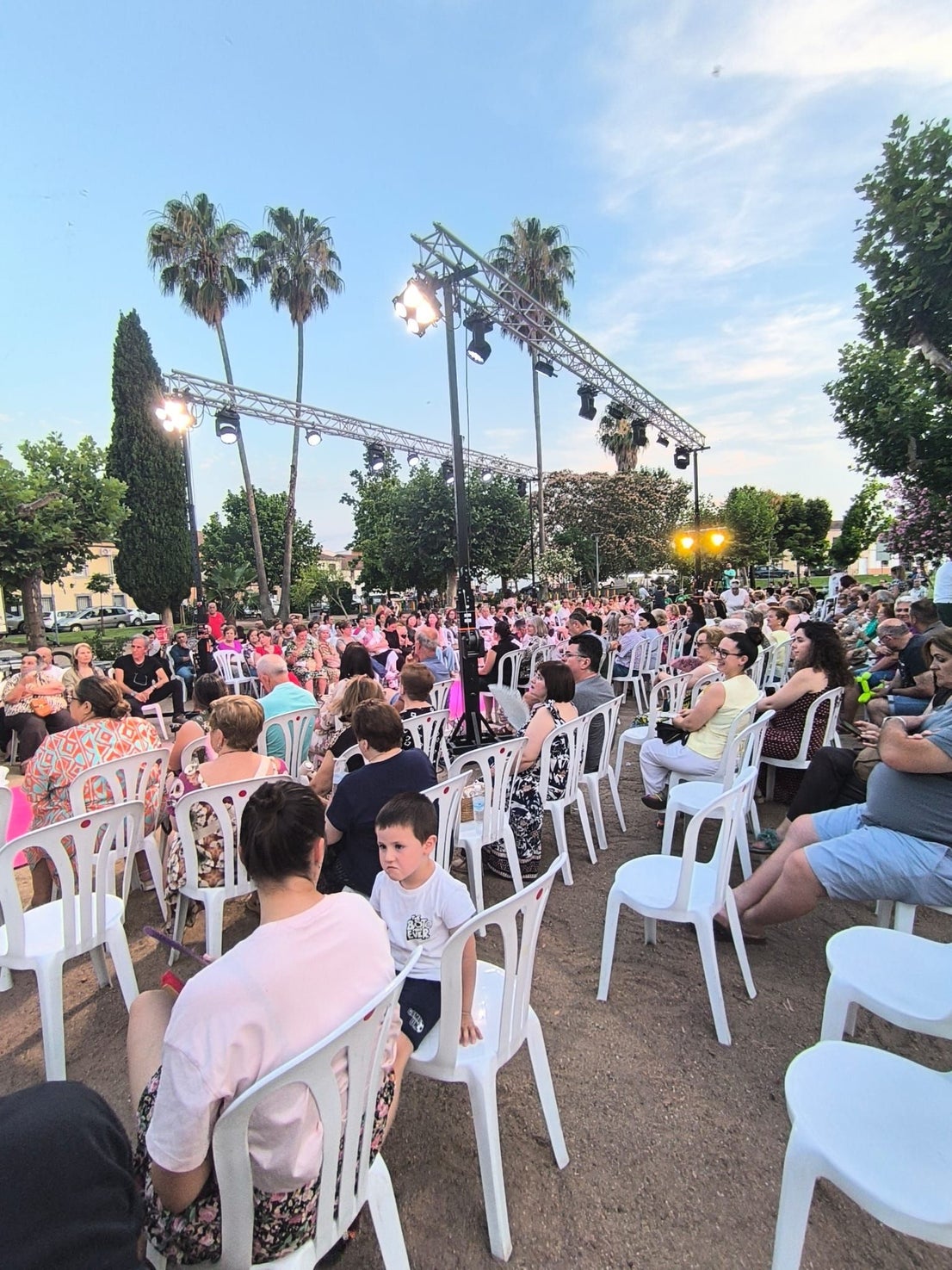 Miajadas brilla en el desfile benéfico 'ConócELA'