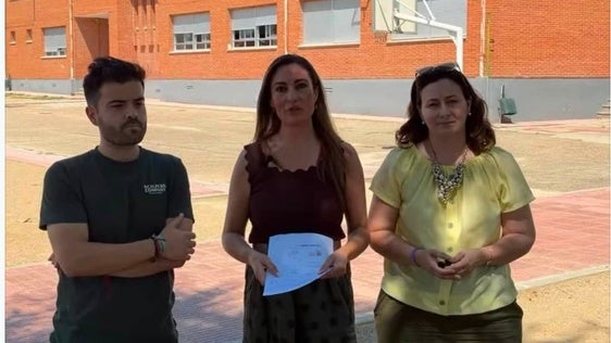 Lara Garlito, diputada autonómica, junto a los concejales del Ayuntamiento Jesús Sánchez e Isabel Correyero.