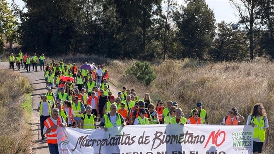 Cerca de 150 vecinos se movilizan en Miajadas con una marcha hasta los terrenos de la futura planta de biometano