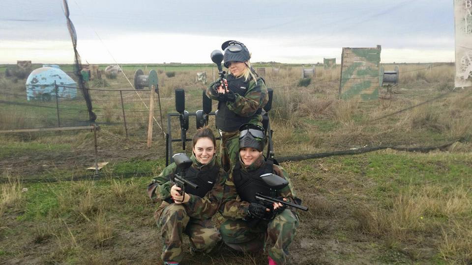 Participantes en el paintball 