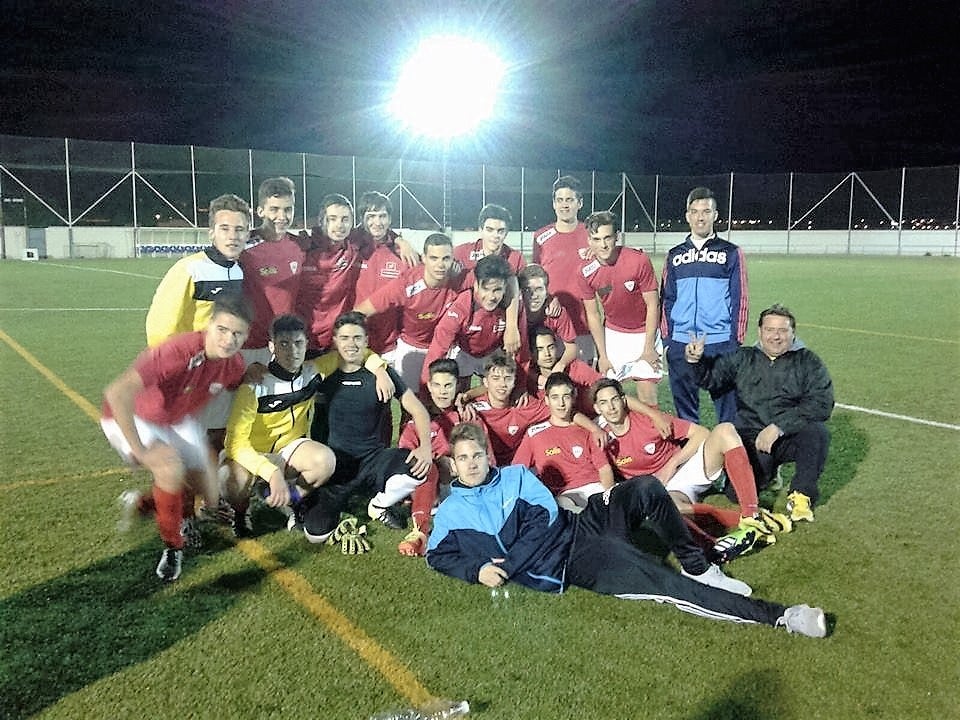 Juveniles del CD Miajadas después de vencer al CD Talarrubias. 