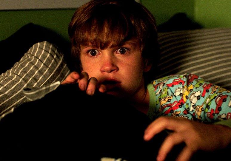 Secuencia de la película 'Nunca apagues la luz'. 