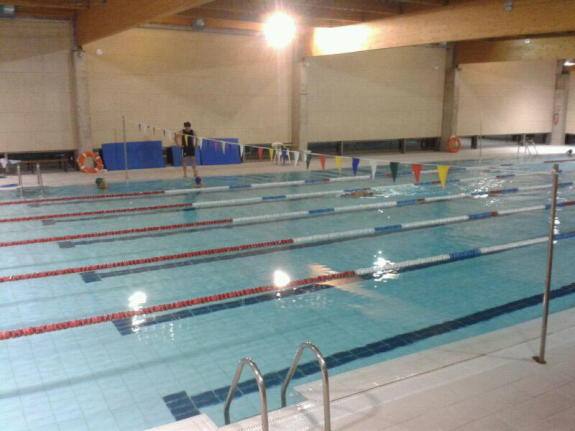Imagen de archivo de la piscina climatizada. 