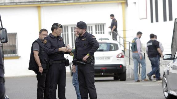 Registo de la Guardia Civil en la sede de Mérida. 