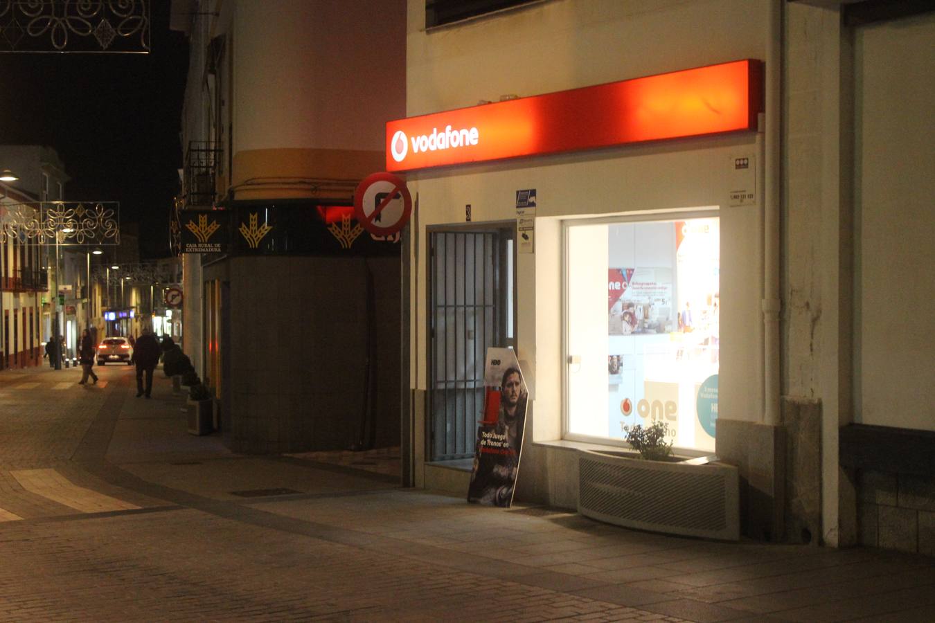 La tienda está situada en la avenida de Trujillo. 