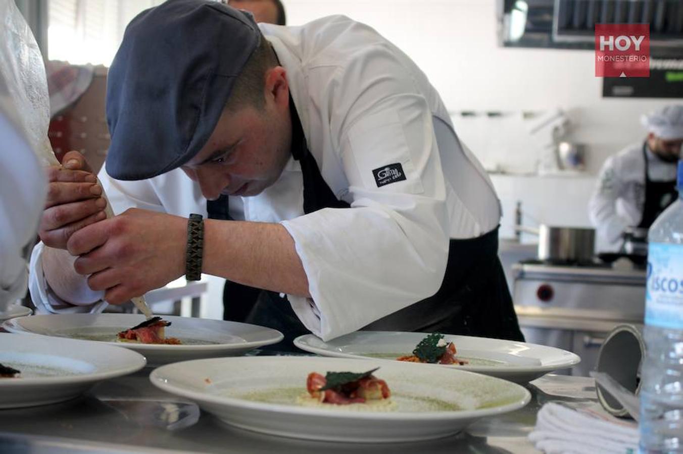 Seis cocineros llegados desde diferentes puntos de la geografía española participaron ayer en este concurso culinario, con motivo de la V Semana Gastronómimca de la Dehesa de Monesterio 