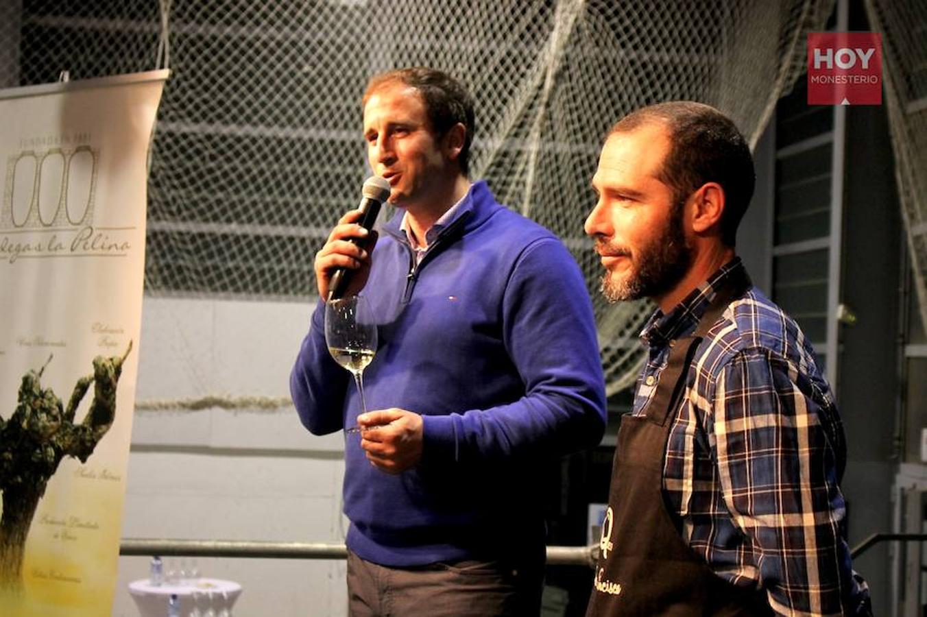 Más de un centenar de personas se reunieron en la tarde de este viernes para inaugurar el Mercado Gastronómico de la Dehesa, en el Pabellón de Cristales, con un maridaje de quesos y vinos de la tierra.