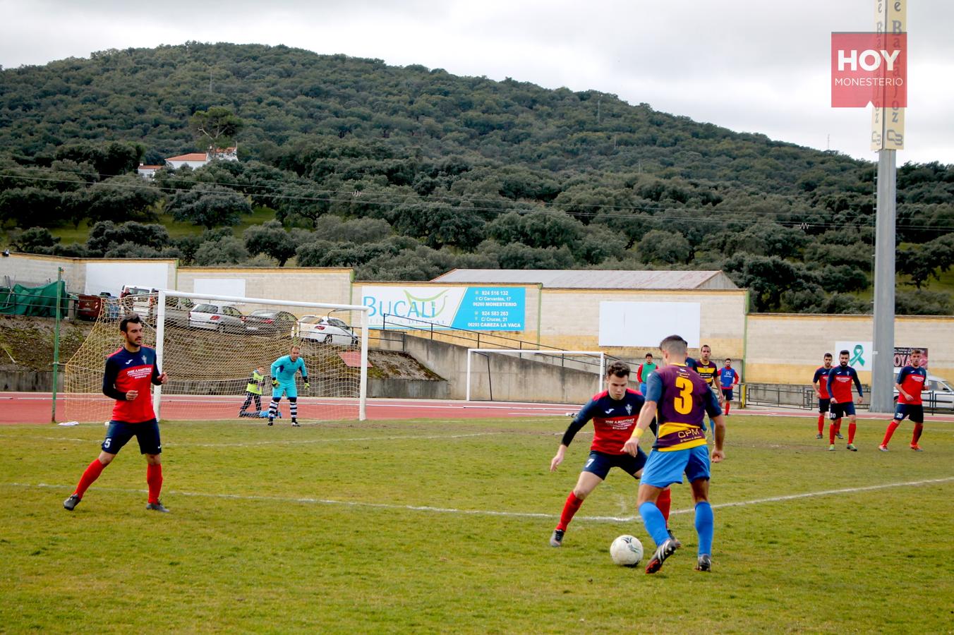 Los amarillos se enfrentaron este domingo al líder de grupo, al C.D. Usagre. Los locales le plantaron cara y consiguieron un empate a uno, a pesar de las dificultades. 