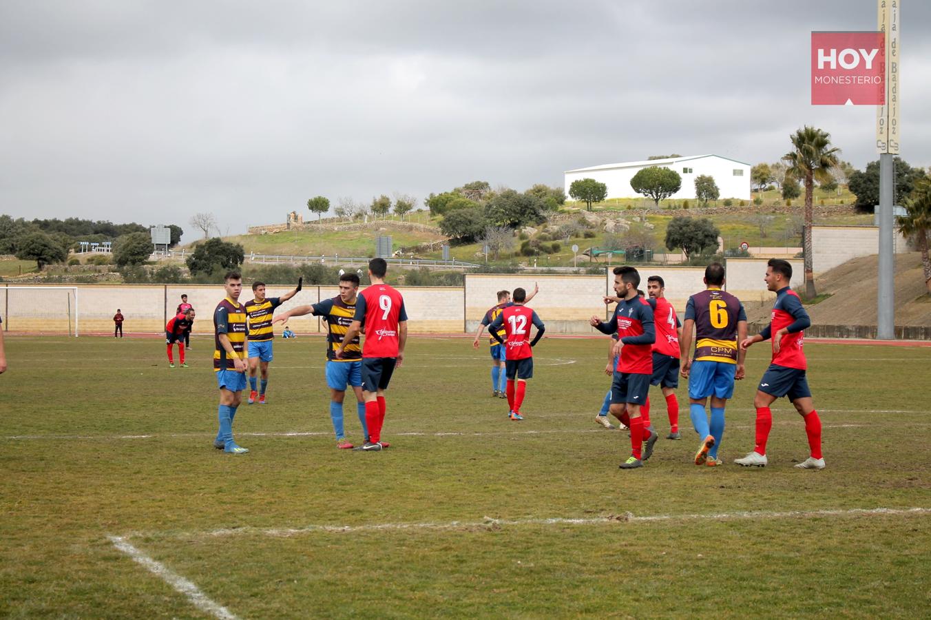 Los amarillos se enfrentaron este domingo al líder de grupo, al C.D. Usagre. Los locales le plantaron cara y consiguieron un empate a uno, a pesar de las dificultades. 