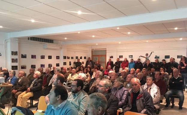 El ayuntamiento informa a los vecinos sobre proyectos de mejora en infraestructuras y servicios