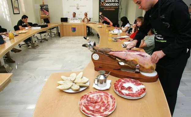 El Jamón de Monesterio es una de las potencialidades del turismo gastronómico 