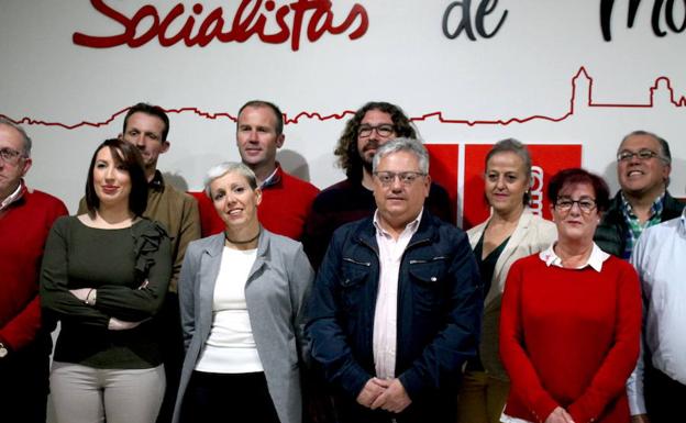 Garrote junto a algunas des las personas que componen su nuevo equipo de gobierno 