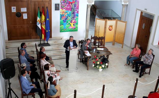 Garrote se dirige a todos los presentes ante la Corporación ya constituida 