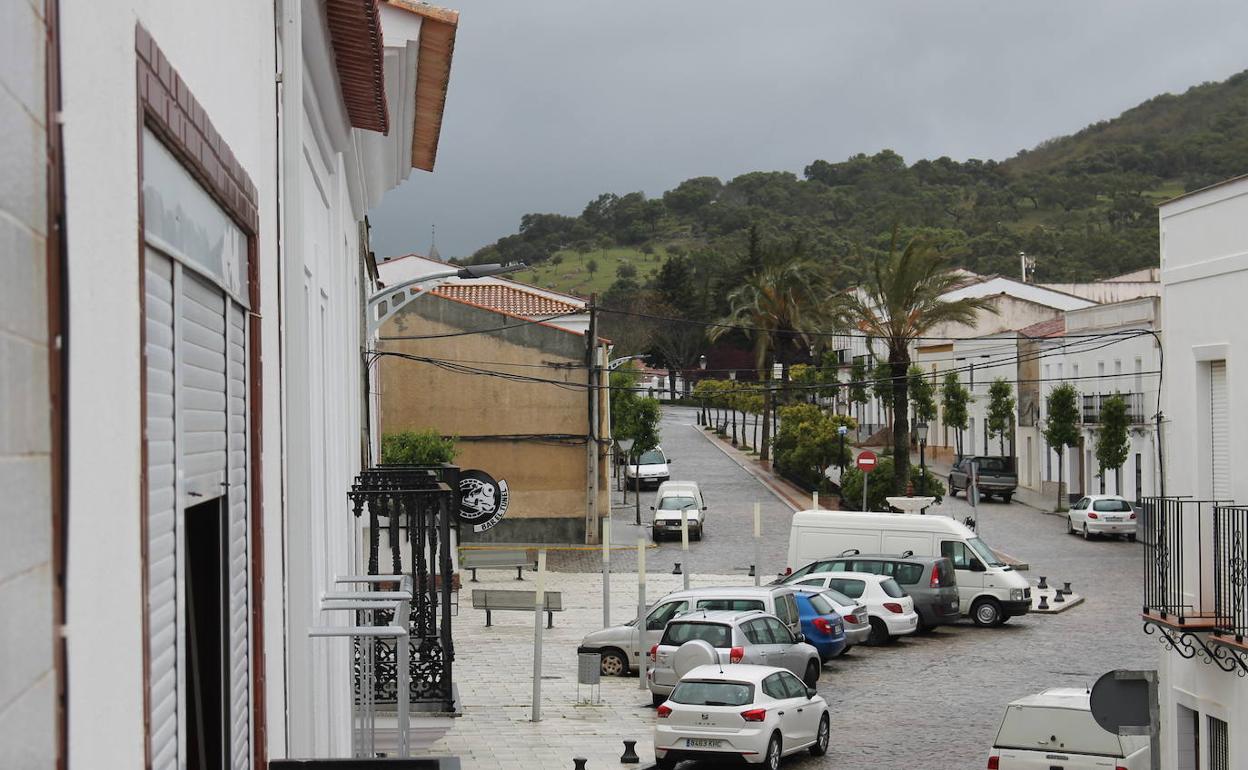 Aspecto de la atmósfera hoy en Monesterio con lluvia débil 