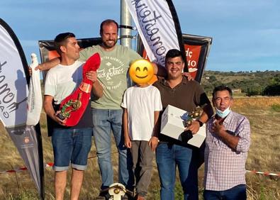 Imagen secundaria 1 - Arriba los tres ganadores de la general; abajo a la izquierda, los tres ganadores locales; y abajo a la derecha la ganadora femenina 