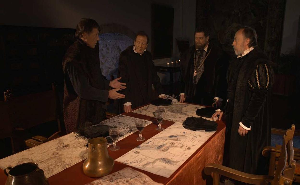 Fotograma de Carlos V. Los caminos del Emperador, serie producida por el monesteriense Juan Frutos 