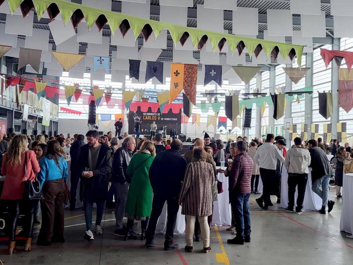 Ambiente en el Pabellón de Cristales durante la celebración del Recibimiento a Carlos V 