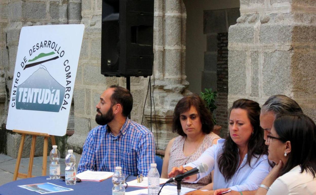 Durante una asamblea de CEDECO-Tentudía 