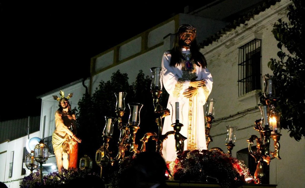 Imágenes del Cautivo y el Amarado a la Columna de Monesterio durante su Estación de Penitencia, años anteriores 